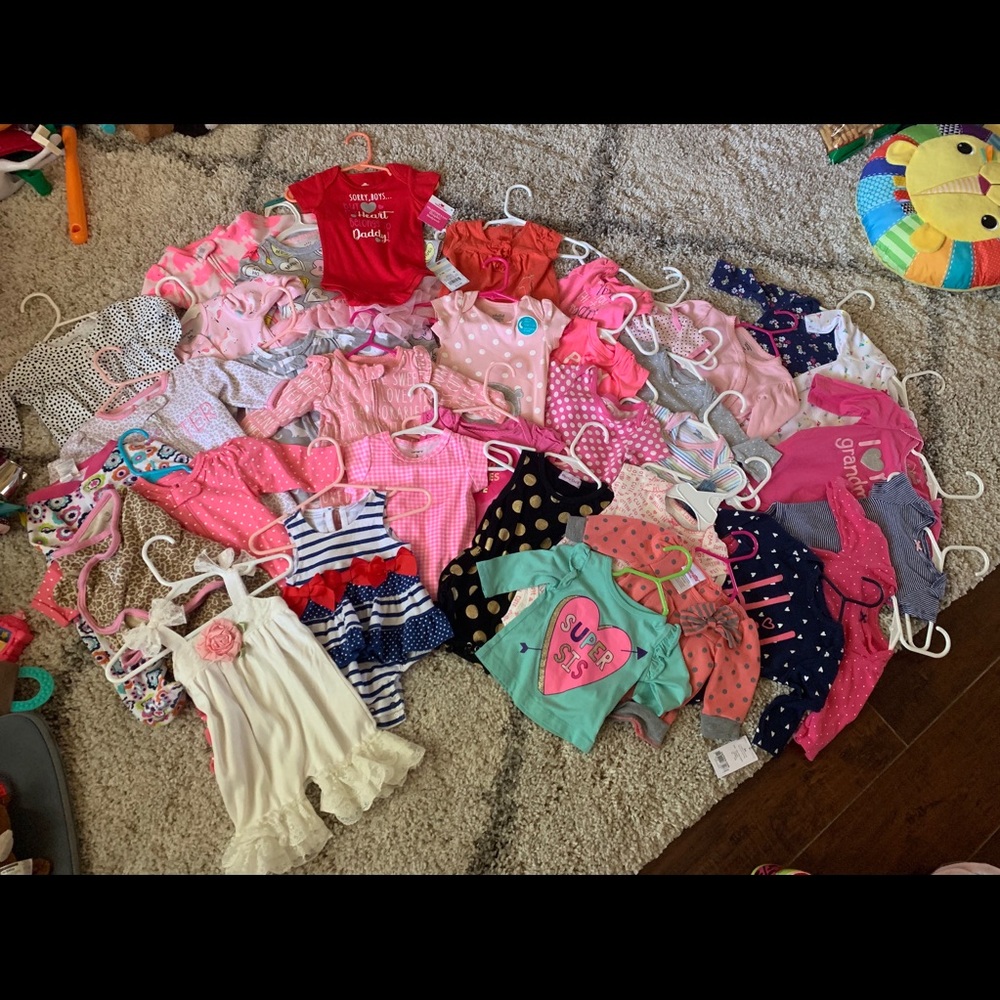 0-3 month lot of girls clothes most new or nwot